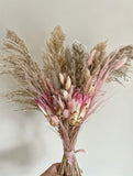The Bloom Pampas Herbe et Protea Bouquet