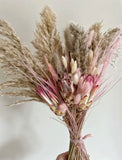 The Bloom Pampas Herbe et Protea Bouquet